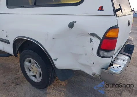 2000 Toyota Tundra Sr5 V8 from USA, damaged, VIN 5TBRT341XYS002827